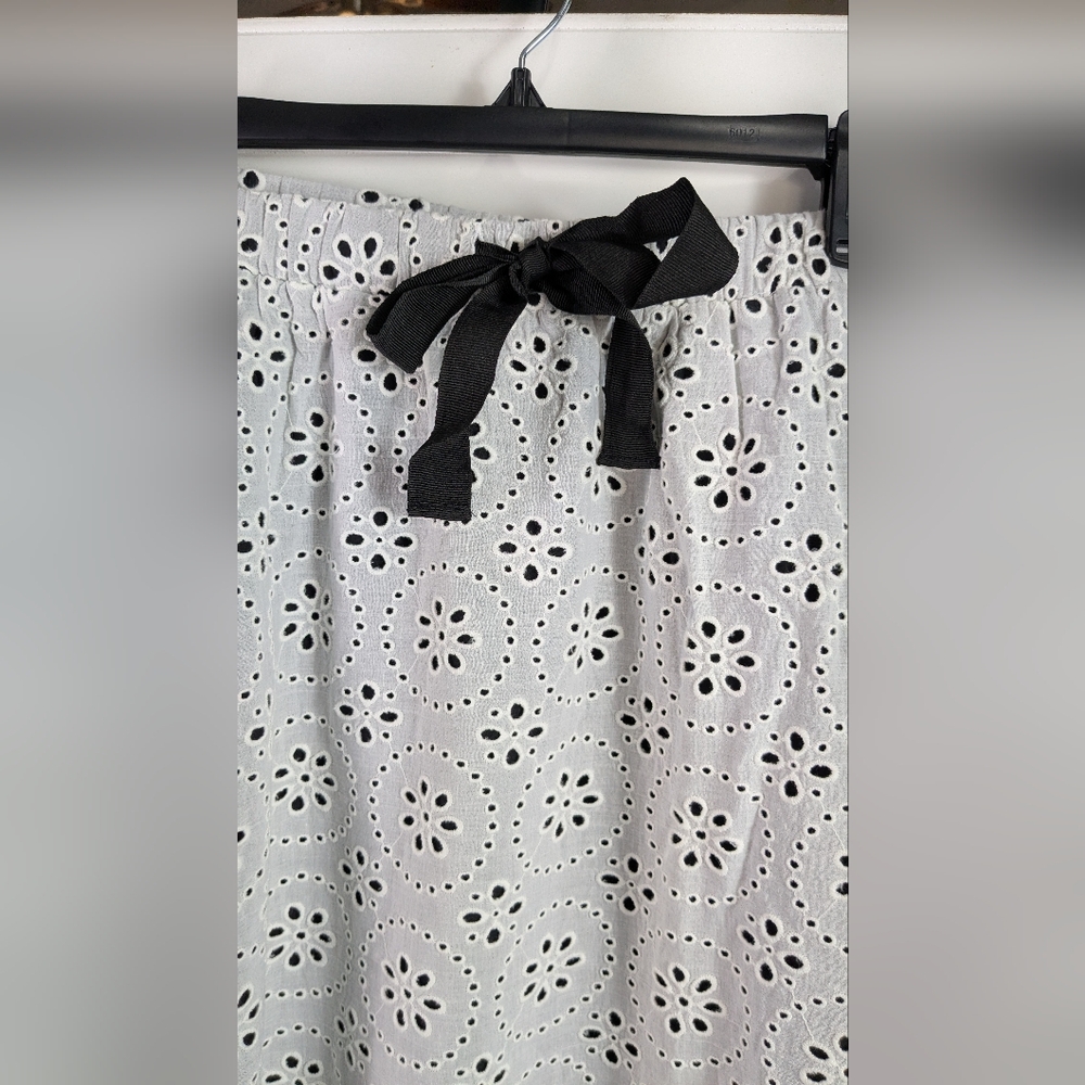 Pari Passu NWOT White Eyelet Over Black Maxi Elastic Waist Skirt Size 20 - Picture 3 of 11